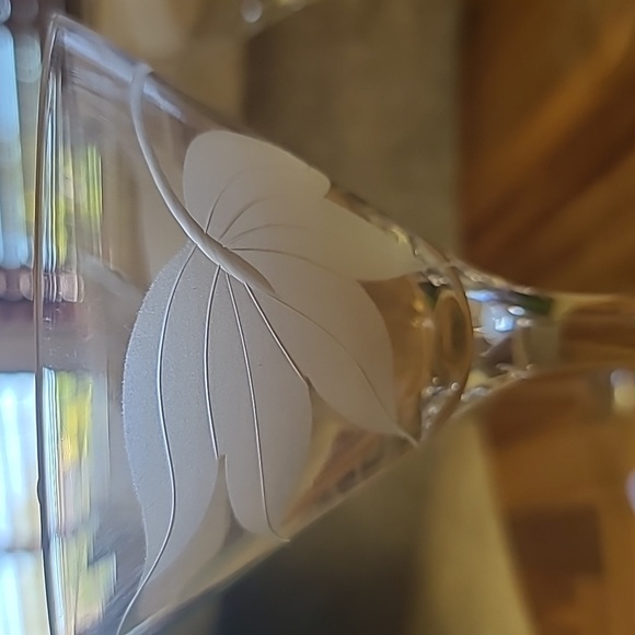 McBride Cameo Frosted Leaf  Clear Glass Martini Set Of 4 - Picture 5 of 9